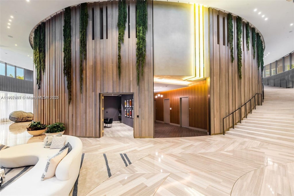 2831 S Bayshore Dr 506, Miami