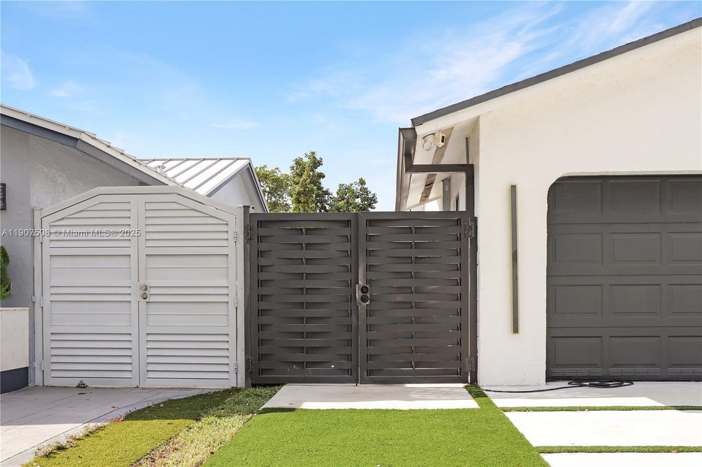 11020 Sw 140th Ave Room, Miami