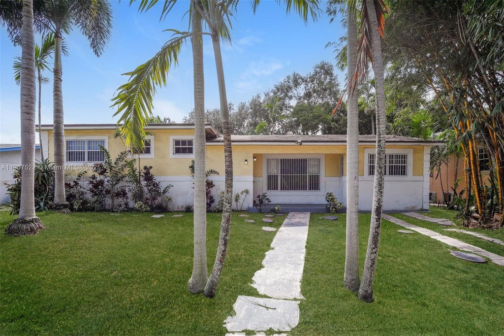 810 Nw 186 Dr, Miami Gardens