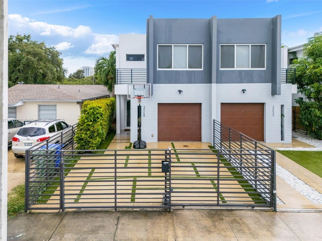 3048 Sw 18th St 3048, Miami