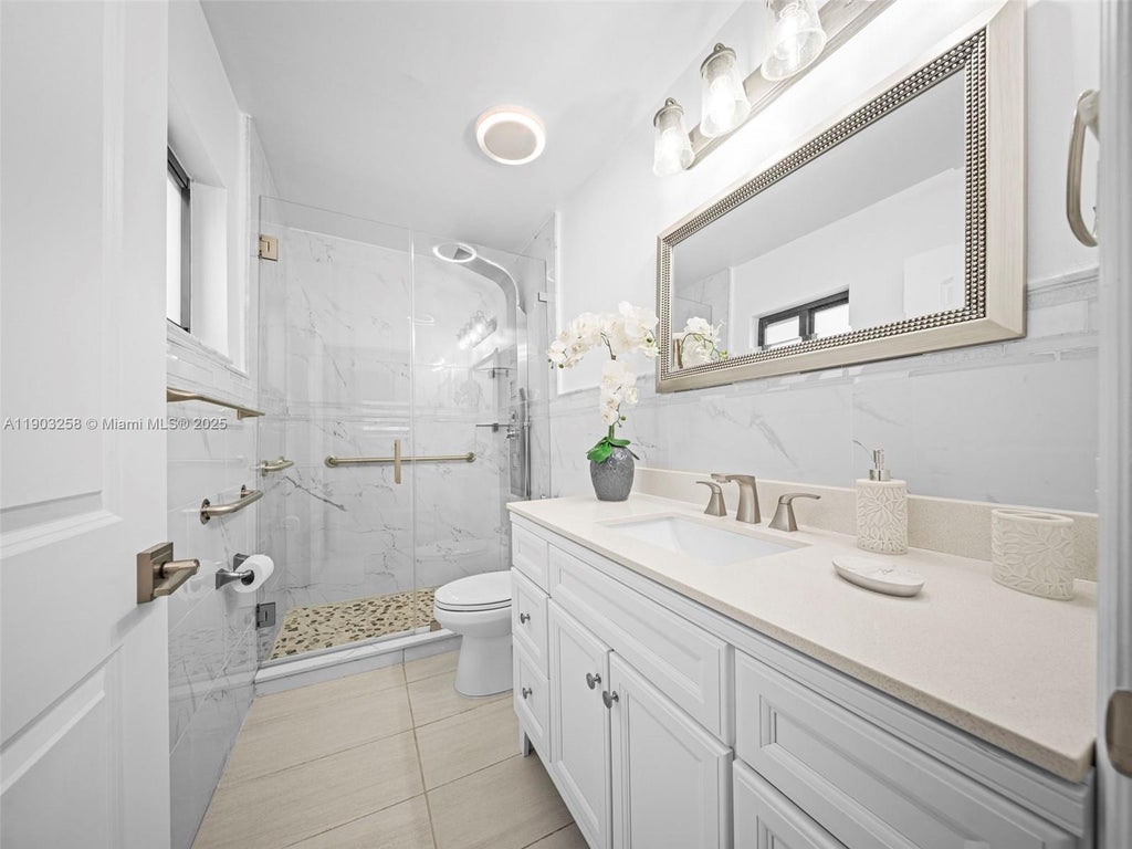 4355 W 9th Ct, Hialeah