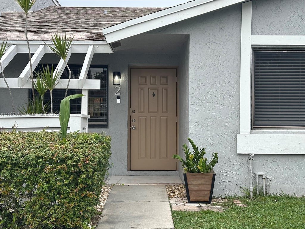 603 Racquet Club Rd 2, Weston