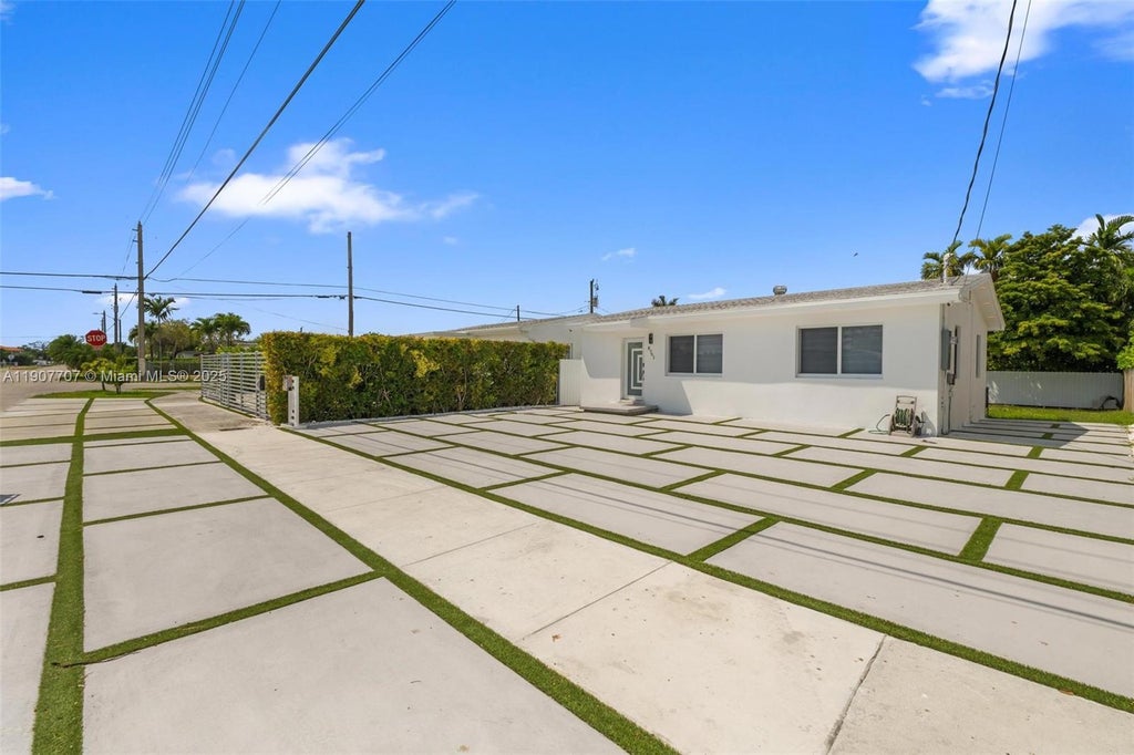 8761 Sw 34th St 8761, Miami