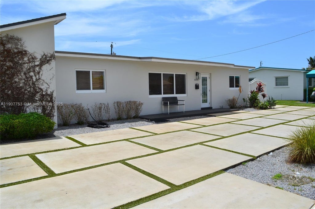 3221 Sw 93rd Pl, Miami