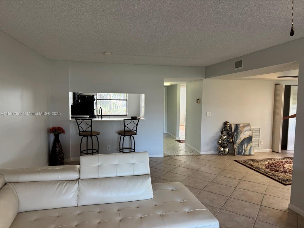 7590 Tahiti Ln 101, Lake Worth