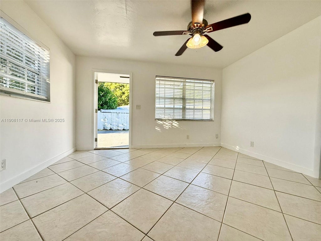 906 Sw 7th Ter 1, Hallandale Beach