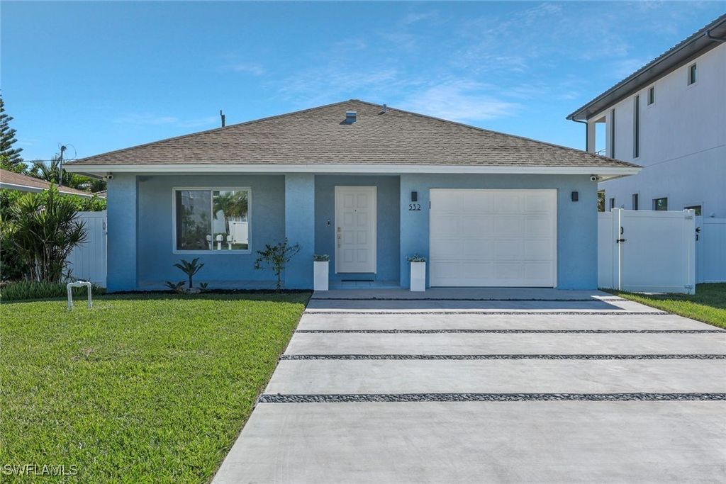 532 103rd Ave N, NAPLES