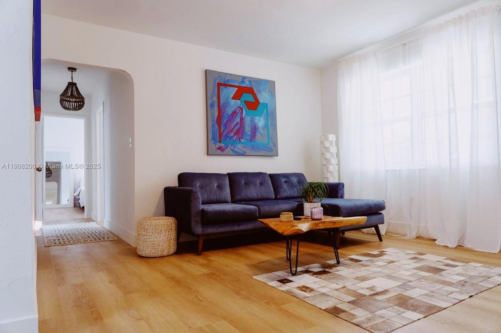 1075 Ne 120th St, Biscayne Park