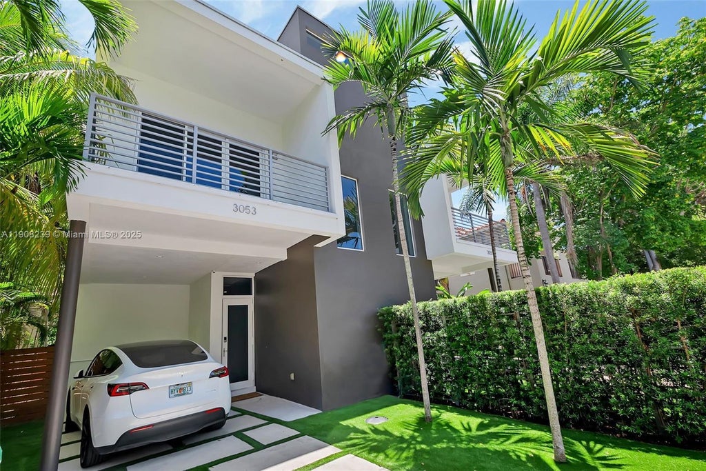 3053 Gifford Ln 3053, Miami