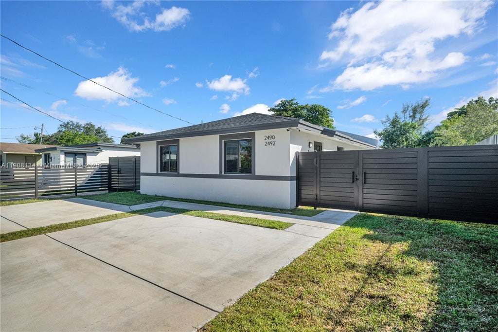 2490 Nw 44th St 2490, Miami
