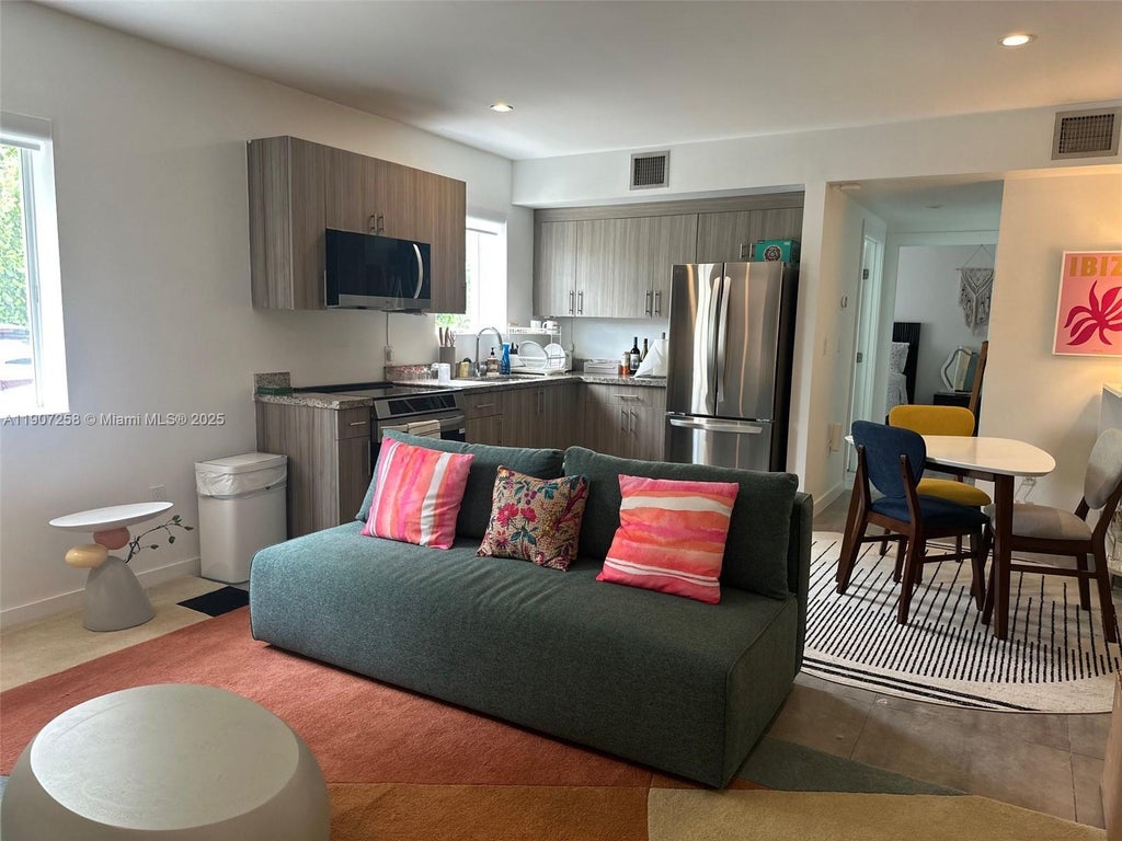 165 Nw 39th St 4, Miami