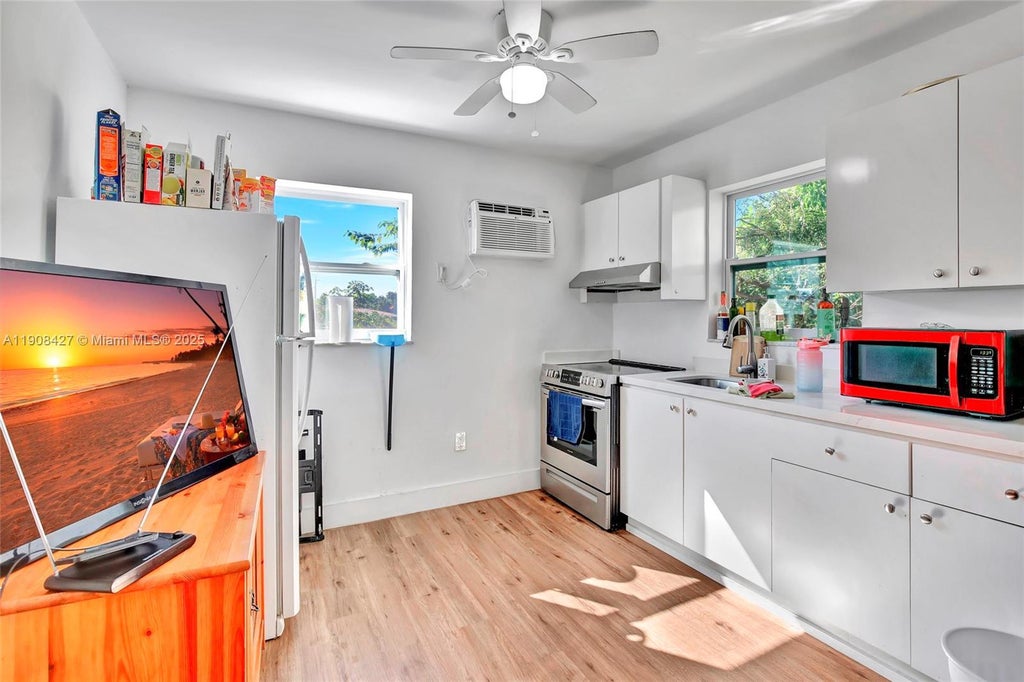 458 Sw 9th St 3, Miami