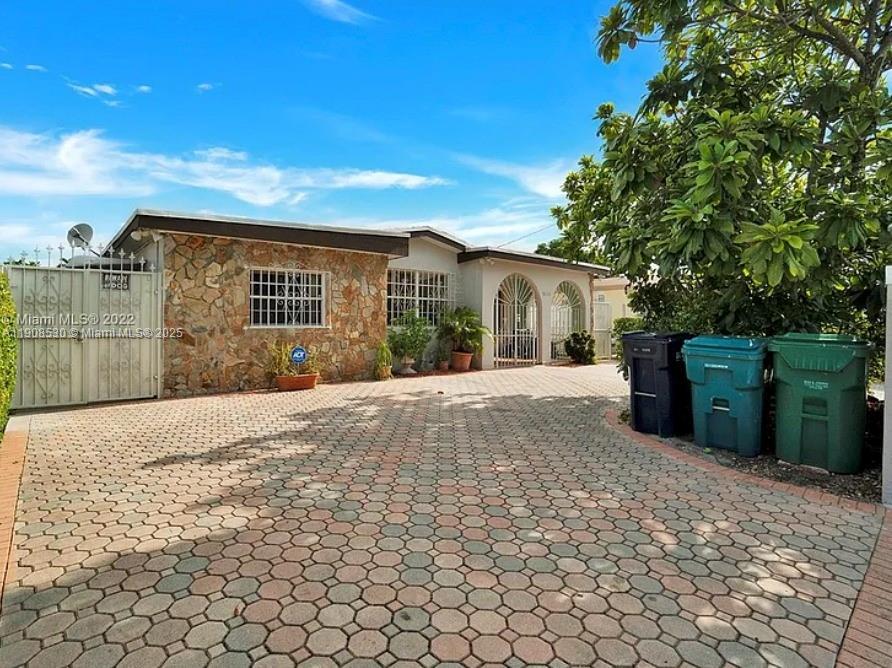 9035 Sw 36th St, Miami