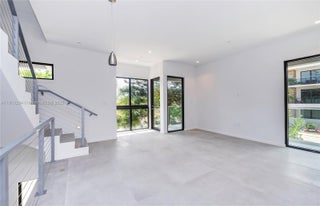 Photo of Listing #A11910284