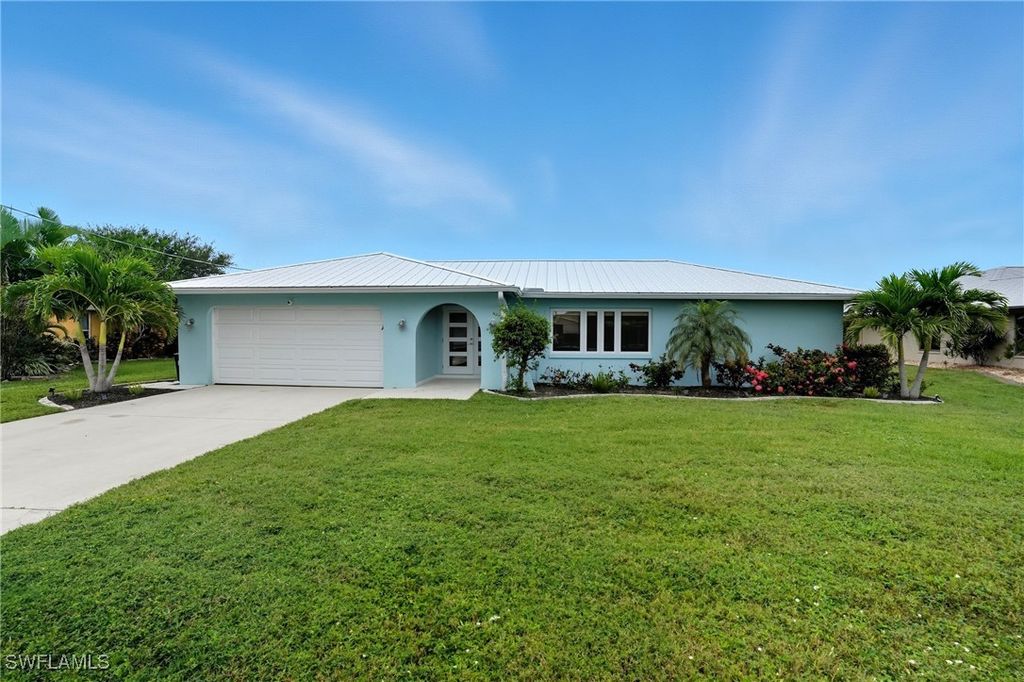 6163 Plumosa Ave, Fort Myers