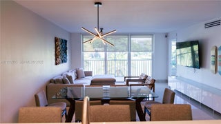 Photo of Listing #A11909993