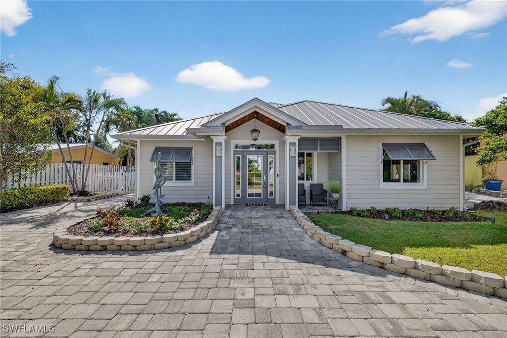 740 5th Ave N, Naples