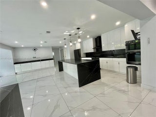 Photo of Listing #A11911635