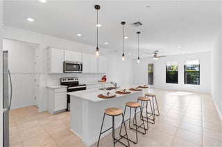 Photo of Listing #A11905823