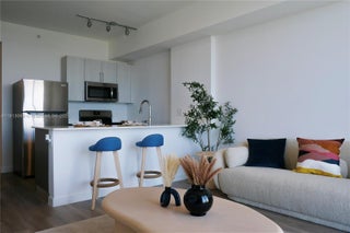 Photo of Listing #A11913069