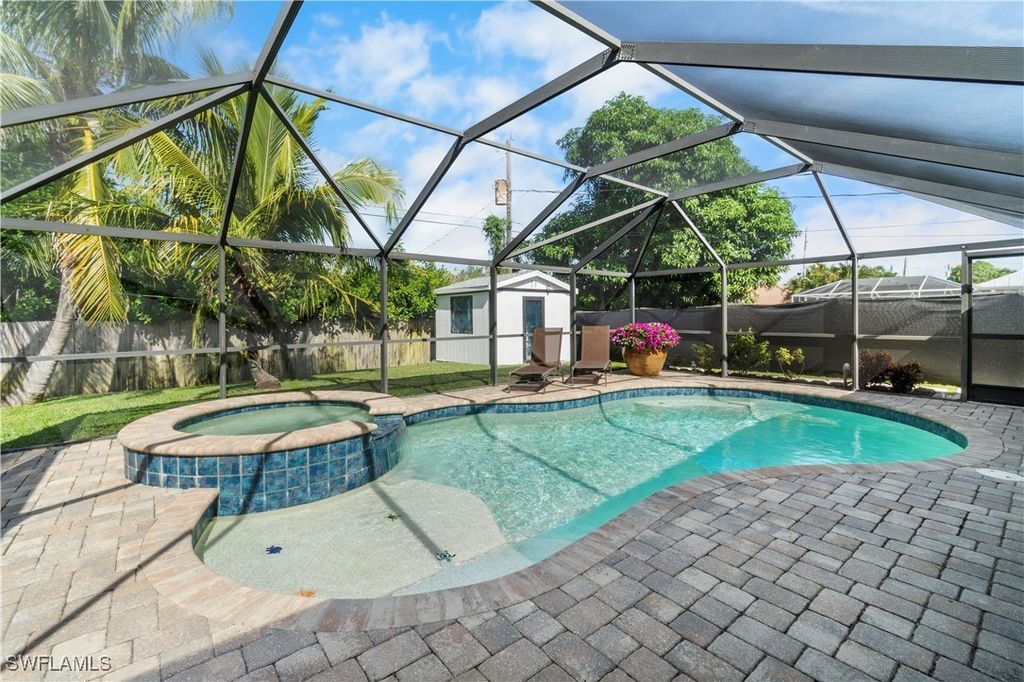 659 108th Ave N, NAPLES
