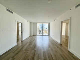 Photo of Listing #A11913337