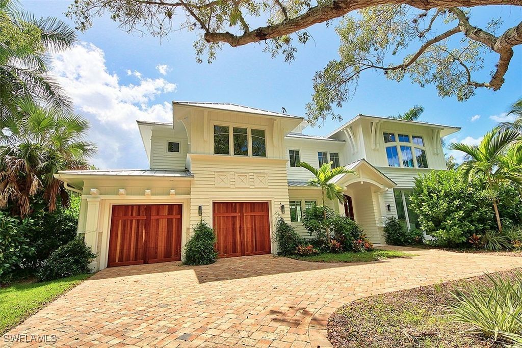 300 2nd Ave N, Naples
