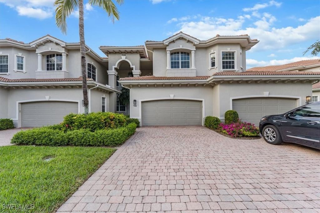 7128 Lemuria Cir 702, NAPLES