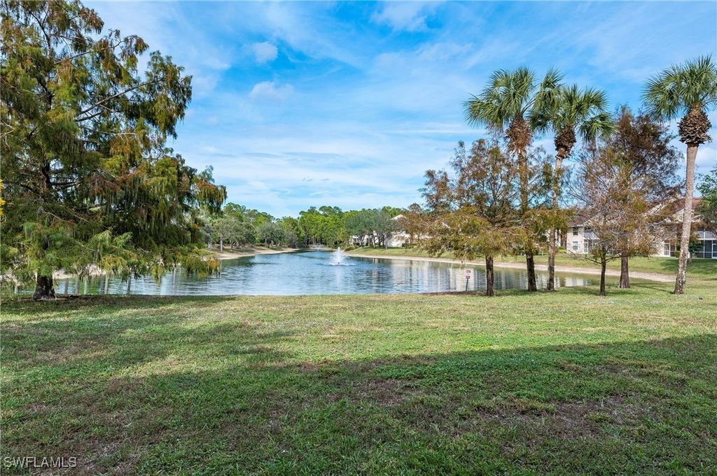 465 Robin Hood Cir 101, Naples