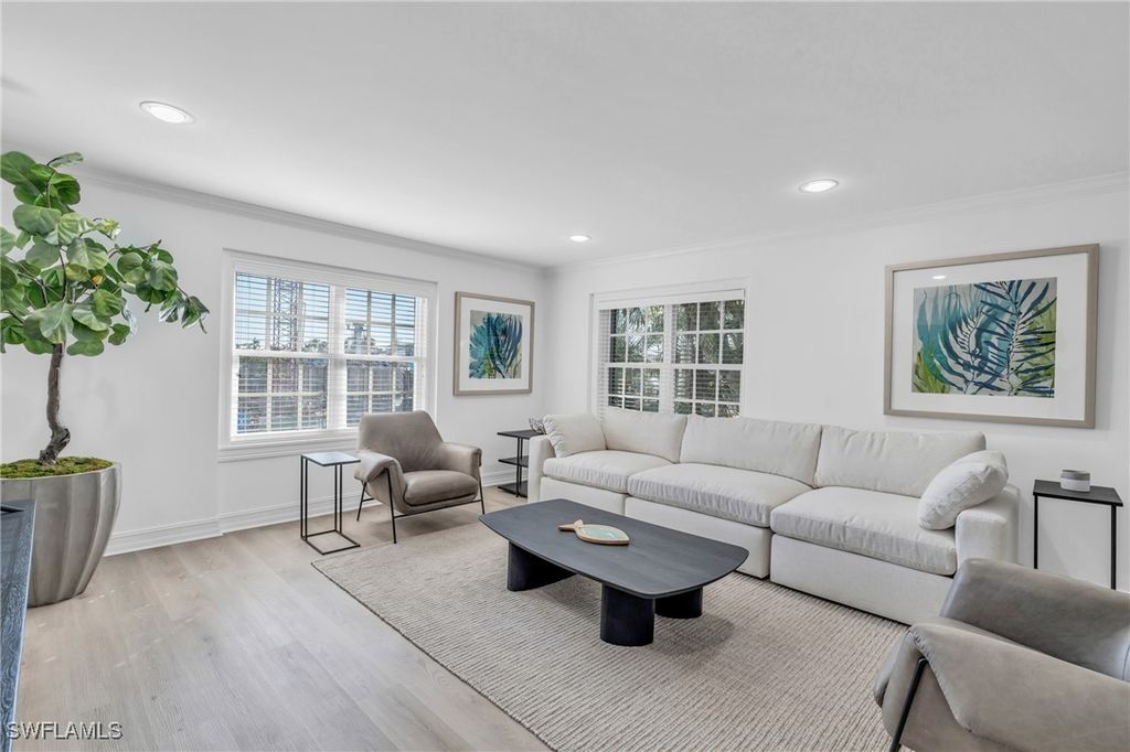271 Broad Ave S 203, Naples
