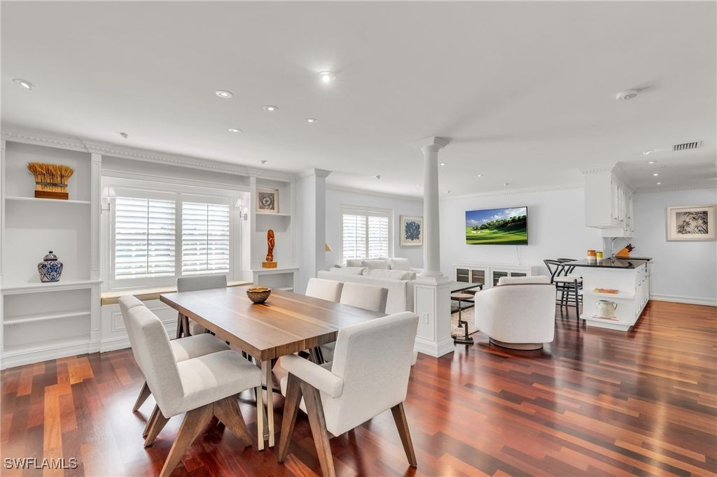 271 Broad Ave S 202, Naples
