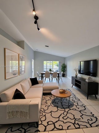 Photo of Listing #A11913087