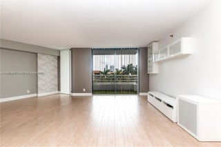 Photo of Listing #A11919317