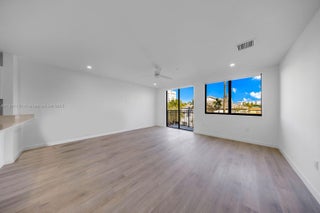 Photo of Listing #A11921151