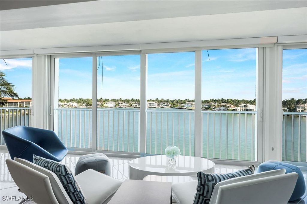2750 Gulf Shore Blvd N 402, Naples