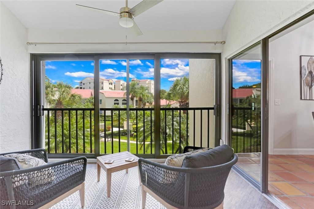 6535 Valen Way E-202, Naples