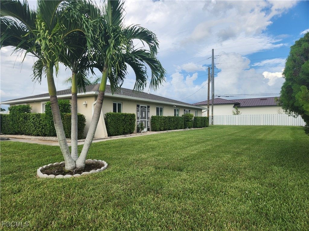 1623 Sw Santa Barbara Pl, Cape Coral