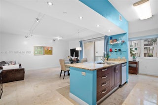 Photo of Listing #A11921575