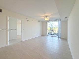 Photo of Listing #A11925104