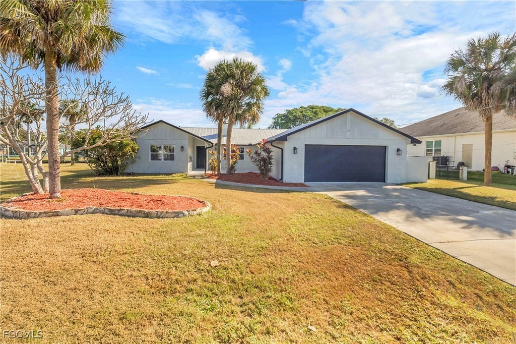 2210 Isle Of Pines Ave E, Fort Myers