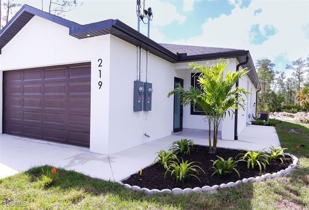 219 Greenbriar Blvd, Lehigh Acres