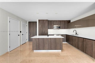 Photo of Listing #A11927109