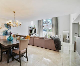 Photo of Listing #A11927134