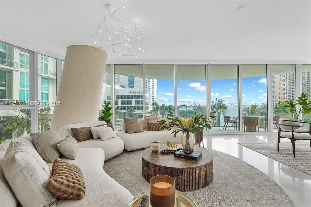 300 Biscayne Boulevard Way 301e, Miami