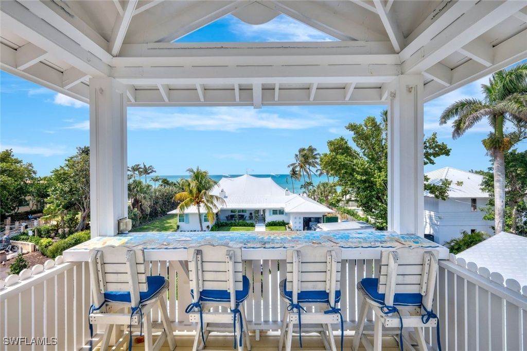 47 8th Ave S, NAPLES