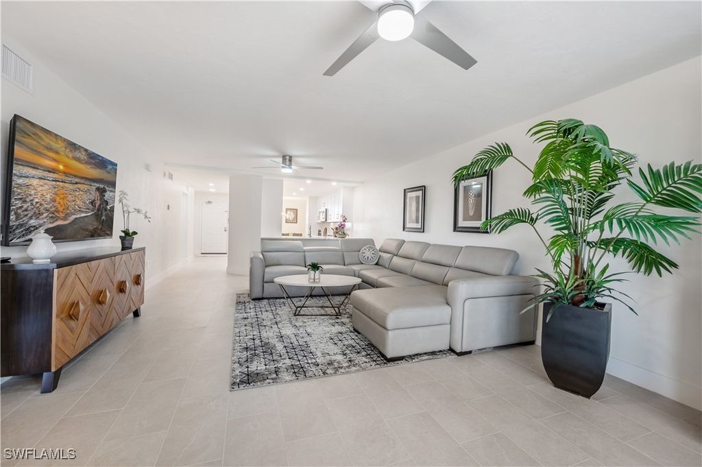 11118 Gulfshore 203, Naples