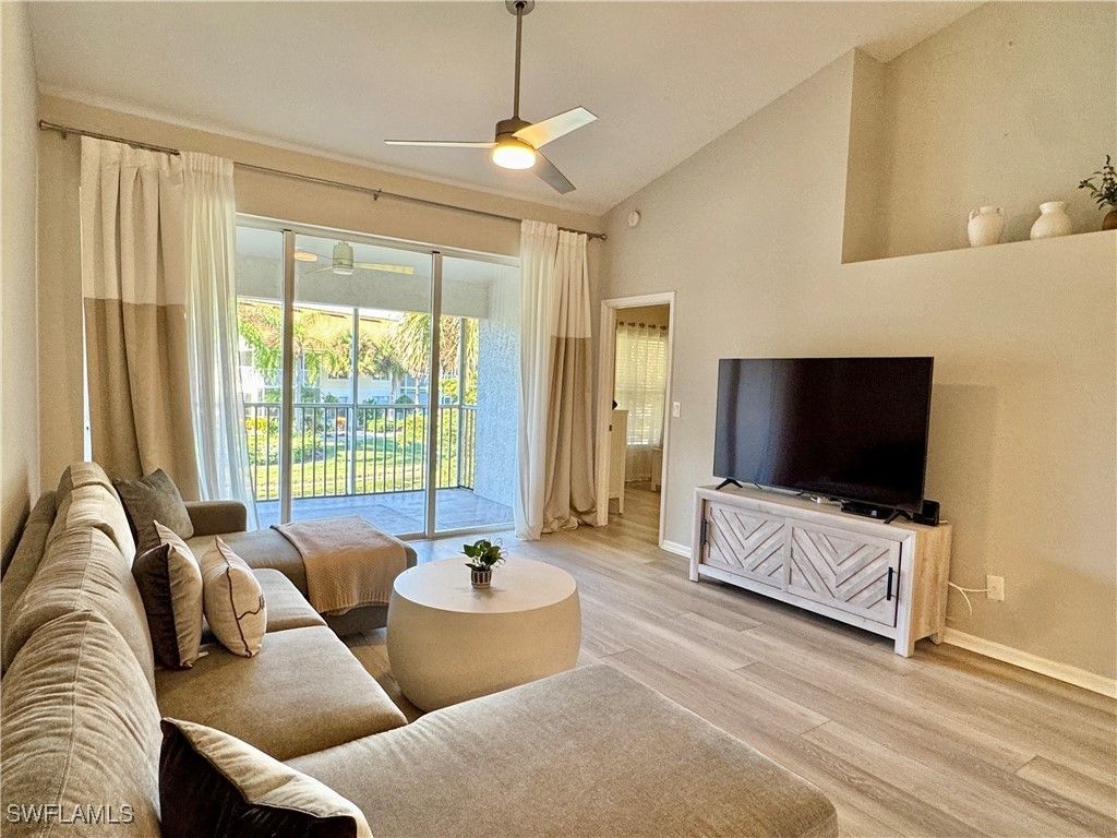 5045 Cedar Springs Dr 203, Naples