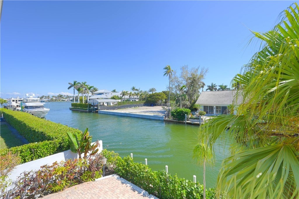 660 14th Ave S, Naples