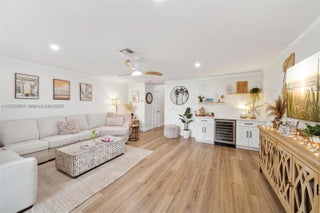 Photo of Listing #A11929957