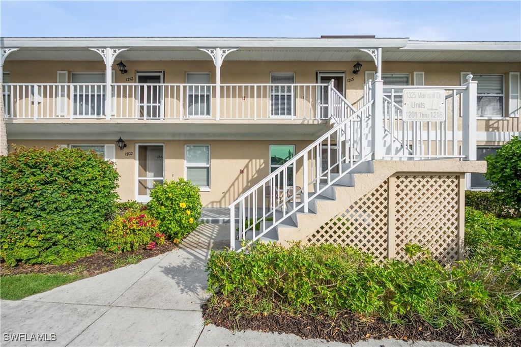 1325 Mainsail Dr 1213, NAPLES